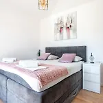Luxury Modern Penthouse W Jacuzzi & Huge Terrace Apartment Split