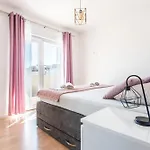 Luxury Modern Penthouse W Jacuzzi & Huge Terrace Apartment *