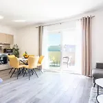 Luxury Modern Penthouse W Jacuzzi & Huge Terrace