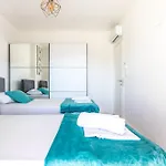 Luxury Modern Penthouse W Jacuzzi & Huge Terrace *