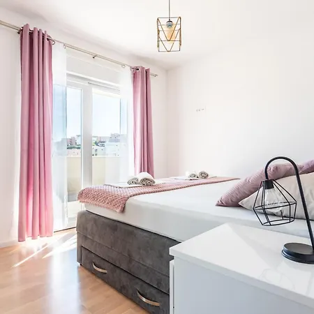 Luxury Modern Penthouse W Jacuzzi & Huge Terrace شقة *