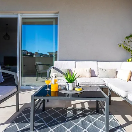 Luxury Modern Penthouse W Jacuzzi & Huge Terrace Split
