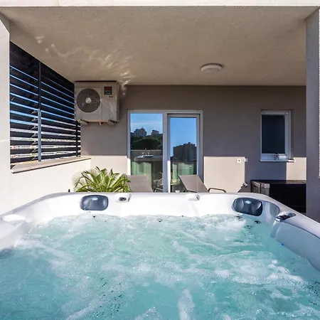 شقة Luxury Modern Penthouse W Jacuzzi & Huge Terrace *