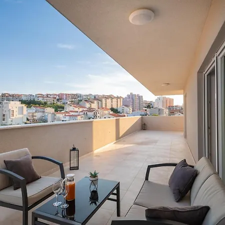 Apartment New Luxury 3-bedroom Penthouse With Huge Terrace *