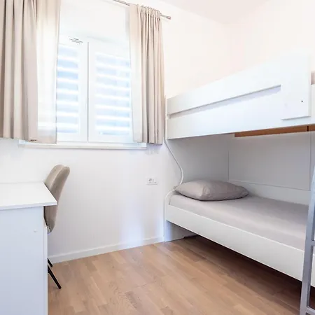 Apartment New Luxury 3-bedroom Penthouse With Huge Terrace *
