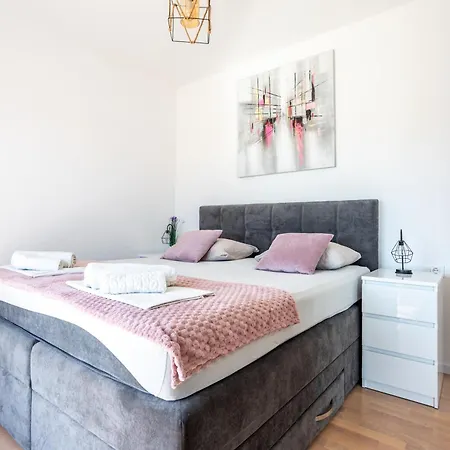 New Luxury 3-bedroom Penthouse With Huge Terrace Apartment Split