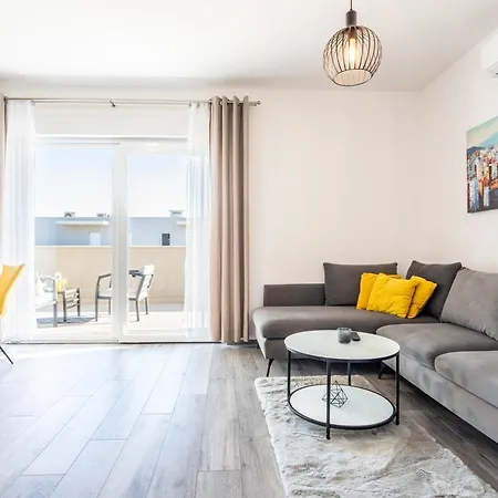 New Luxury 3-bedroom Penthouse With Huge Terrace *