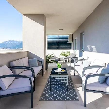 Apartment New Luxury 3-bedroom Penthouse With Huge Terrace