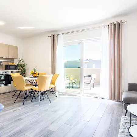 New Luxury 3-bedroom Penthouse With Huge Terrace