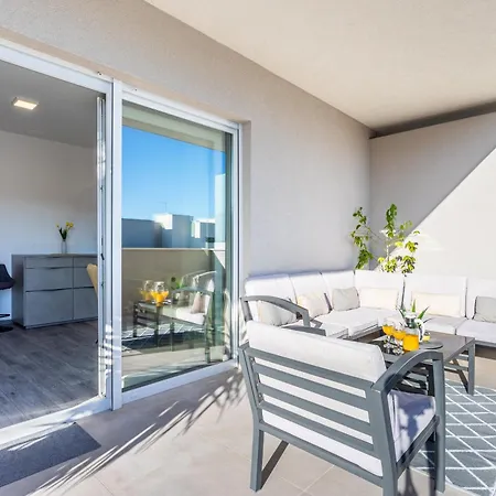 Apartment New Luxury 3-bedroom Penthouse With Huge Terrace