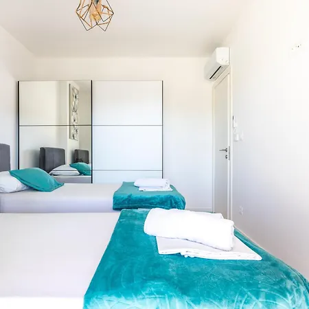 New Luxury 3-bedroom Penthouse With Huge Terrace *