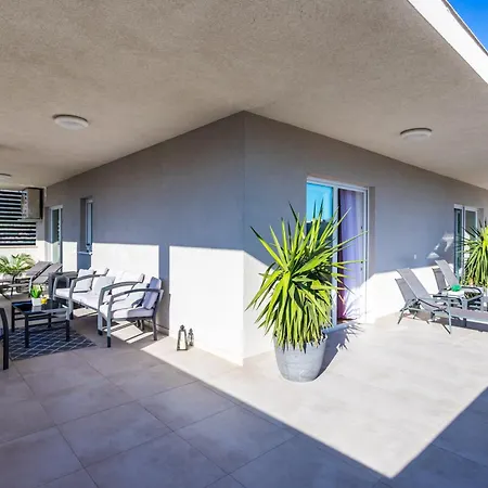 New Luxury 3-bedroom Penthouse With Huge Terrace