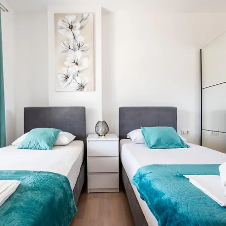 New Luxury 3-bedroom Penthouse With Huge Terrace