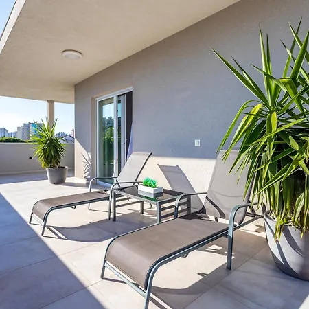 New Luxury 3-bedroom Penthouse With Huge Terrace Apartment
