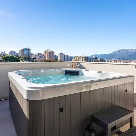 New Luxury 3-bedroom Penthouse With Huge Terrace Appartement *