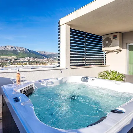 Apartment New Luxury 3-bedroom Penthouse With Huge Terrace *