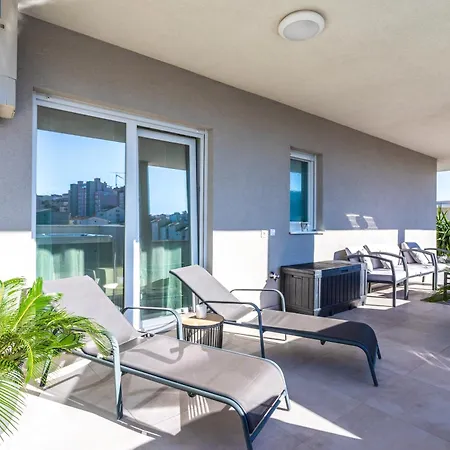 New Luxury 3-bedroom Penthouse With Huge Terrace *