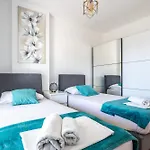 Luxury Modern Penthouse W Jacuzzi & Huge Terrace Appartement Split