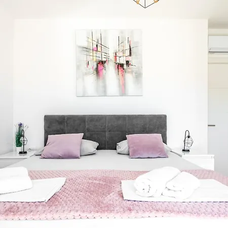 Luxury Modern Penthouse W Jacuzzi & Huge Terrace Appartement Split
