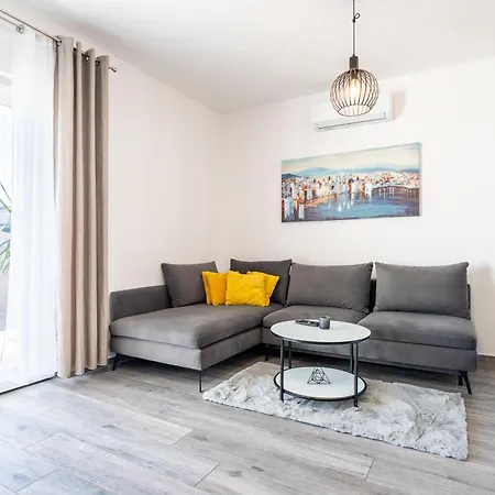 Luxury Modern Penthouse W Jacuzzi & Huge Terrace Apartmán *