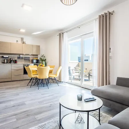 Luxury Modern Penthouse W Jacuzzi & Huge Terrace Split